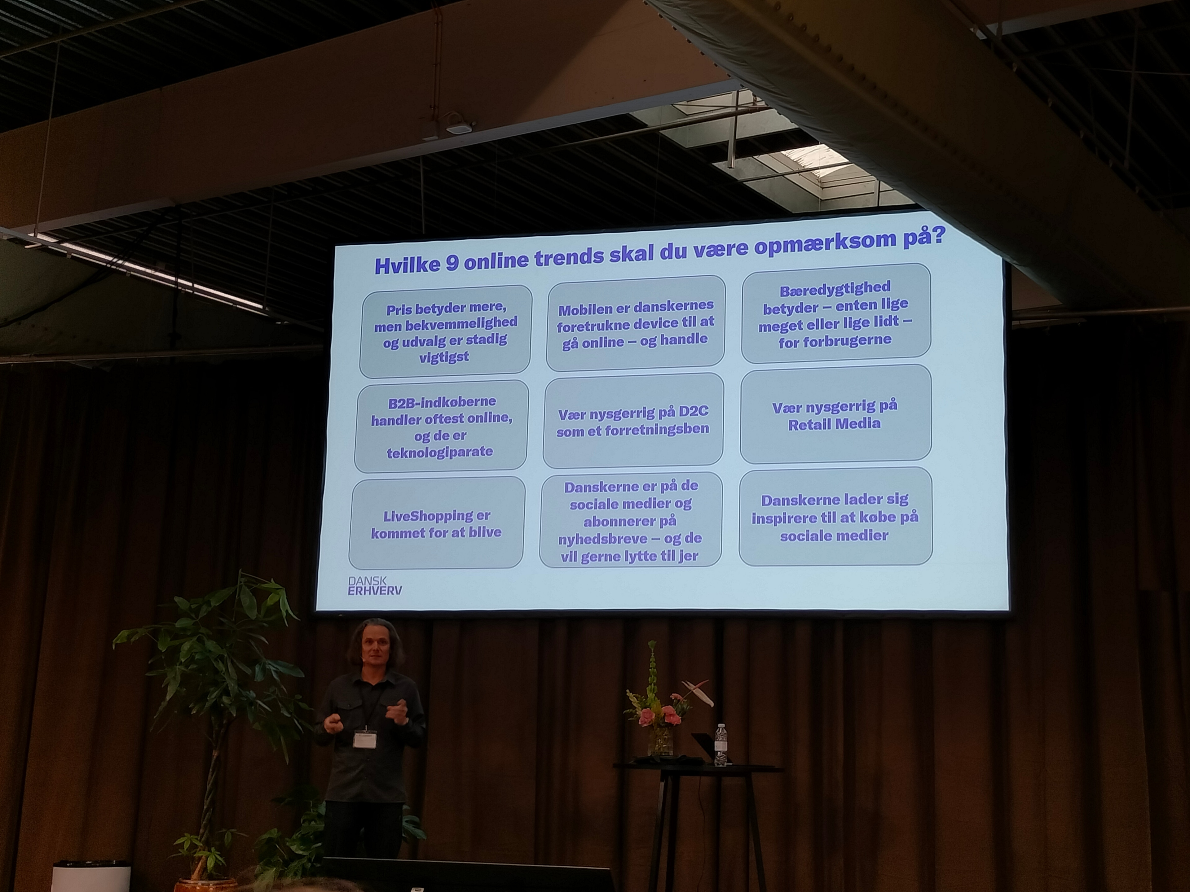 Casper og Laust præsenterer live shopping konceptet for danske virksomheder