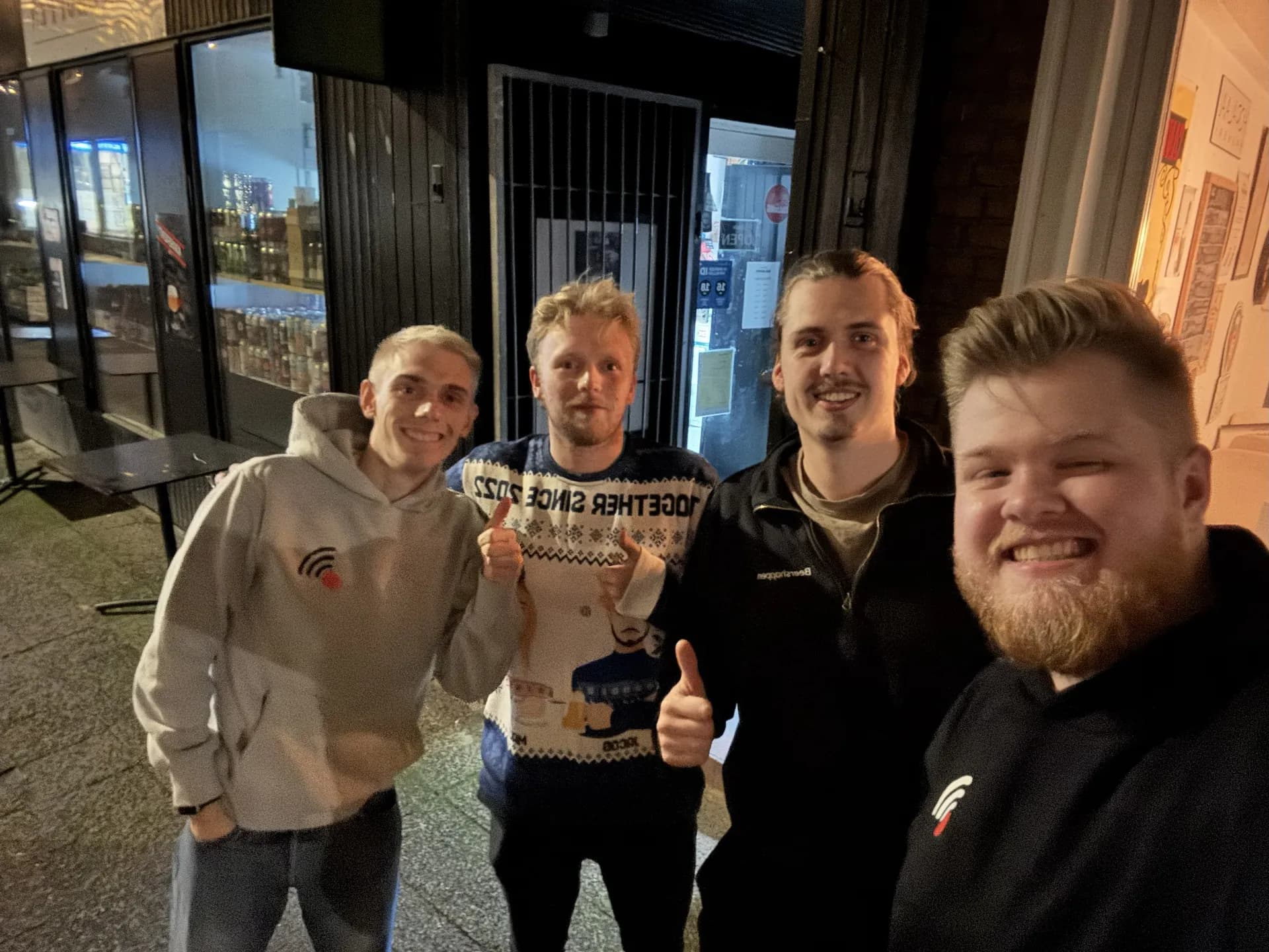 Live show i gang hos BeerShoppen med værter foran kameraet