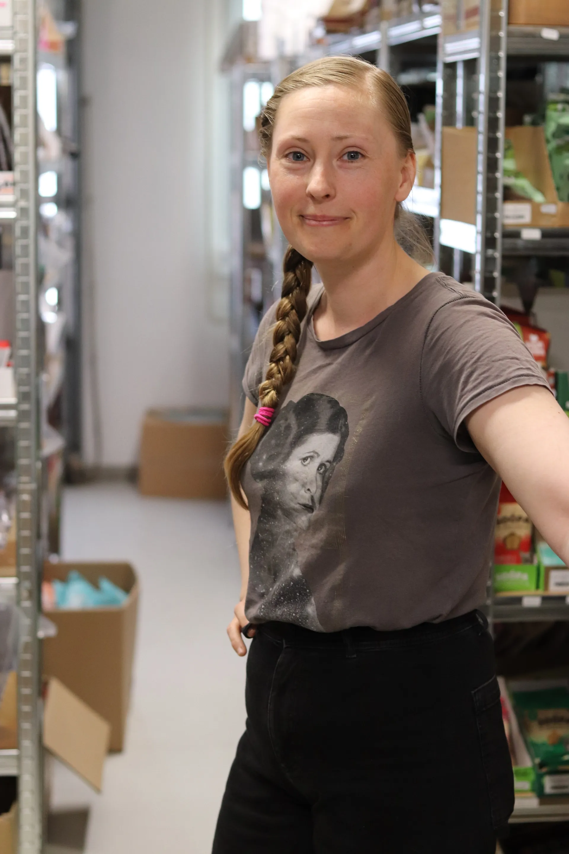 Portrætbillede af butiksindehaver fra dyrehandel