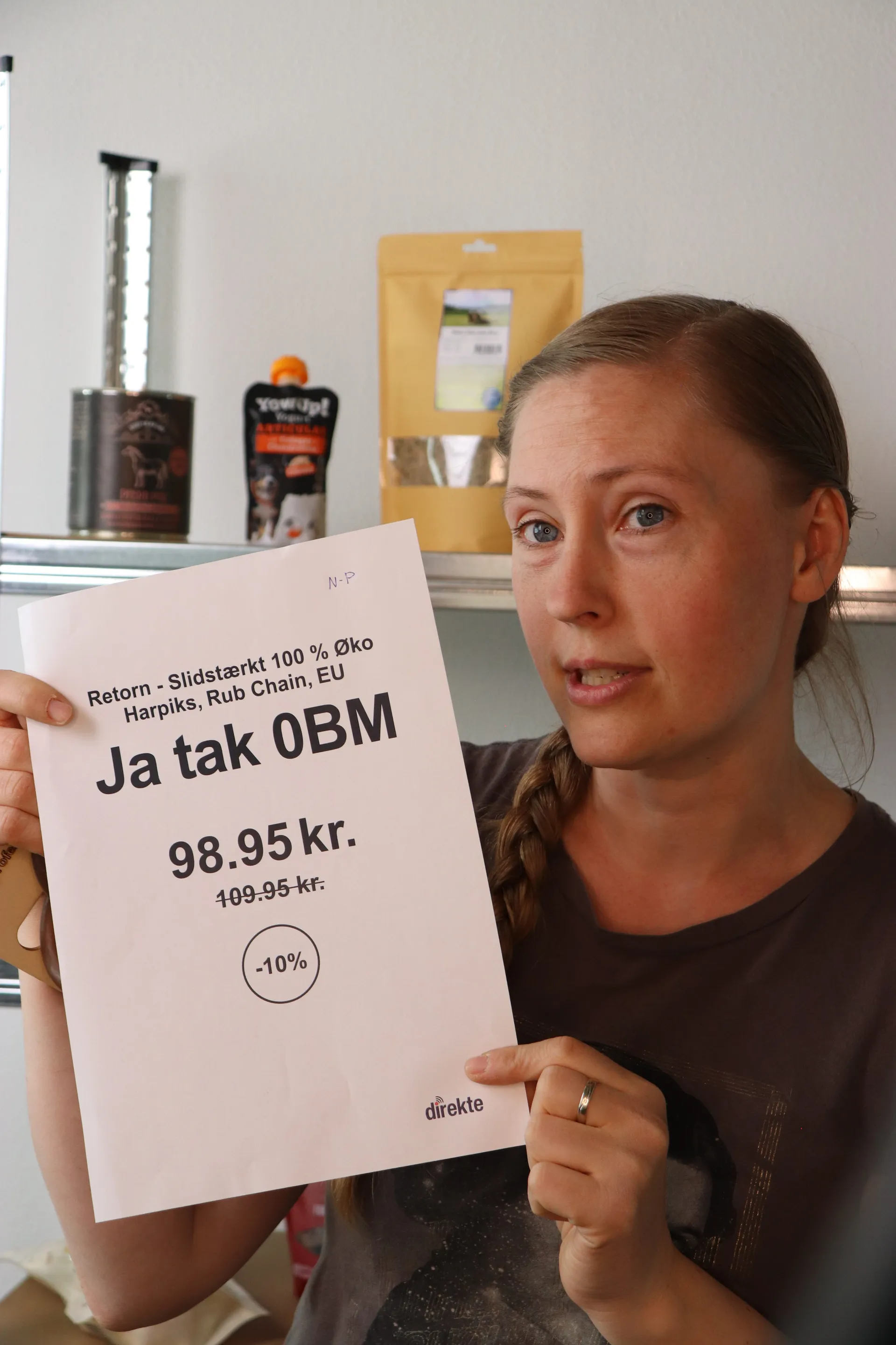 Vært sælger produkter live mens ja tak-ordrer kommer ind