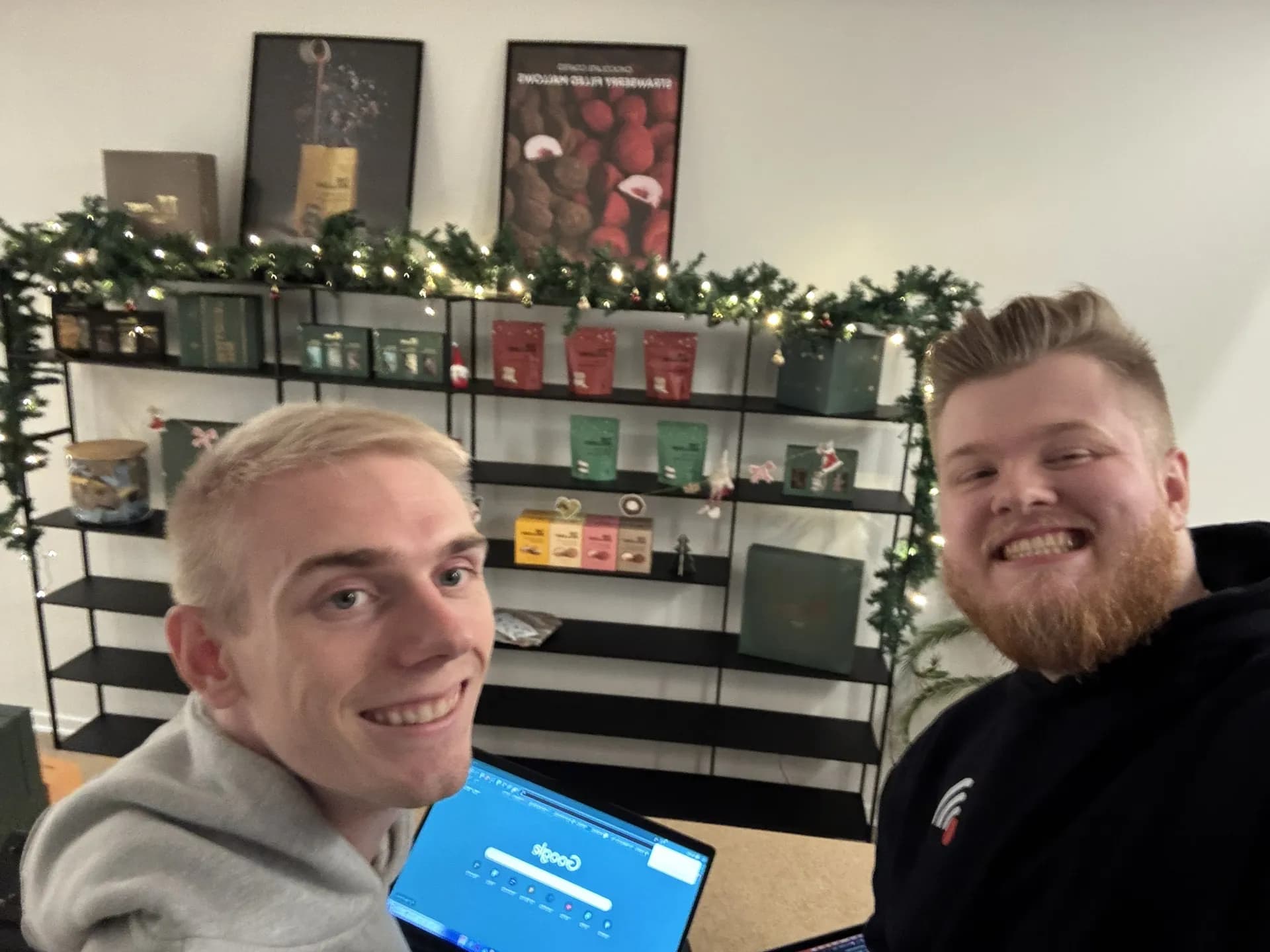 Studieopsætning hos The Mallows med lys og kamera klar til live