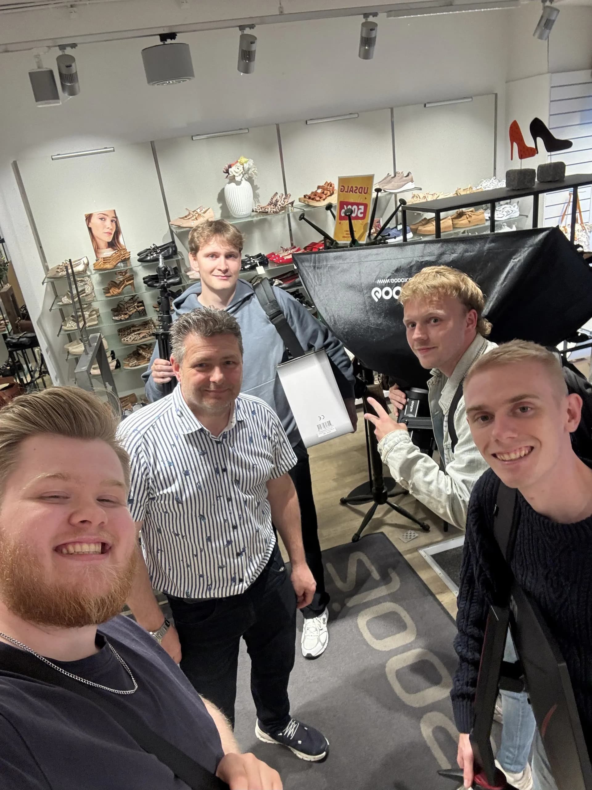 Direktes team sammen med Zjoos efter et produceret live show
